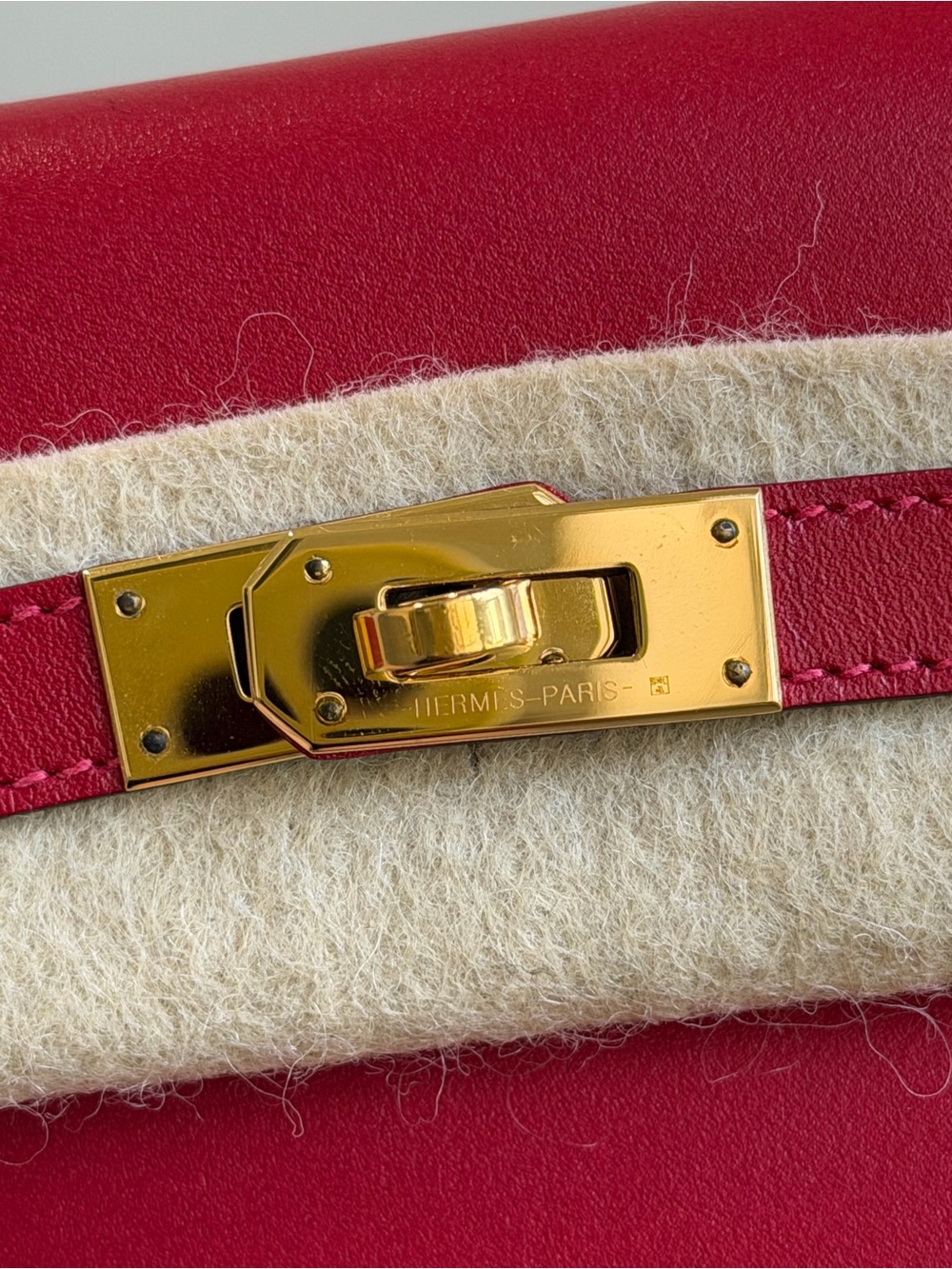 Hermes Rouge Box Kelly Wallet with Gold Hardware 2017 - Picture 5 of 7